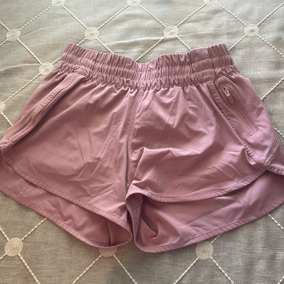 Lululemon size 8 pink tracker shorts - Picture 2 of 4